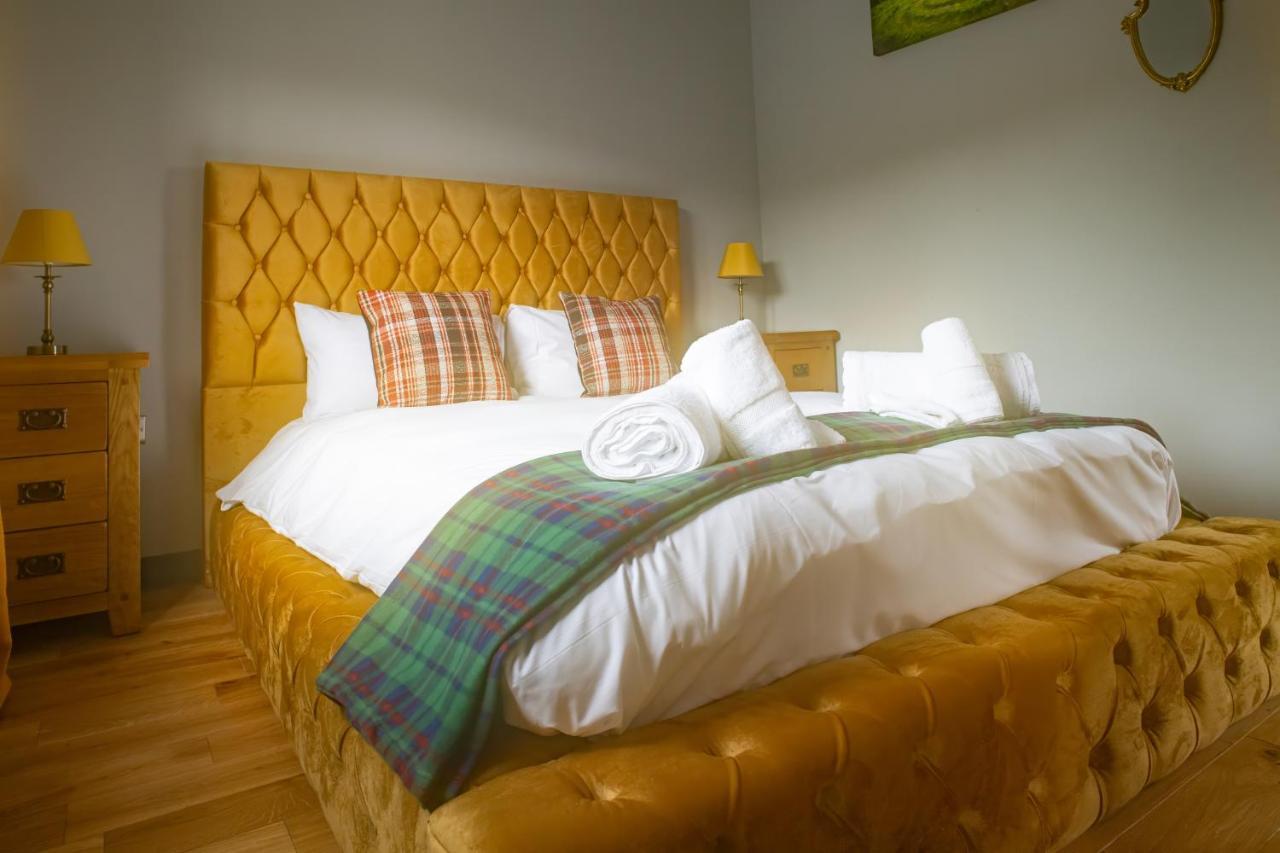 Luxury 4 Bedroom Cottage With Stunning Views Near Fairy Pools! Carbost  Exterior photo