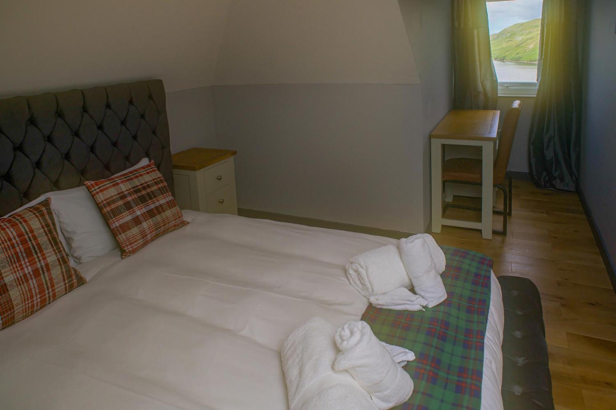 Luxury 4 Bedroom Cottage With Stunning Views Near Fairy Pools! Carbost  Exterior photo