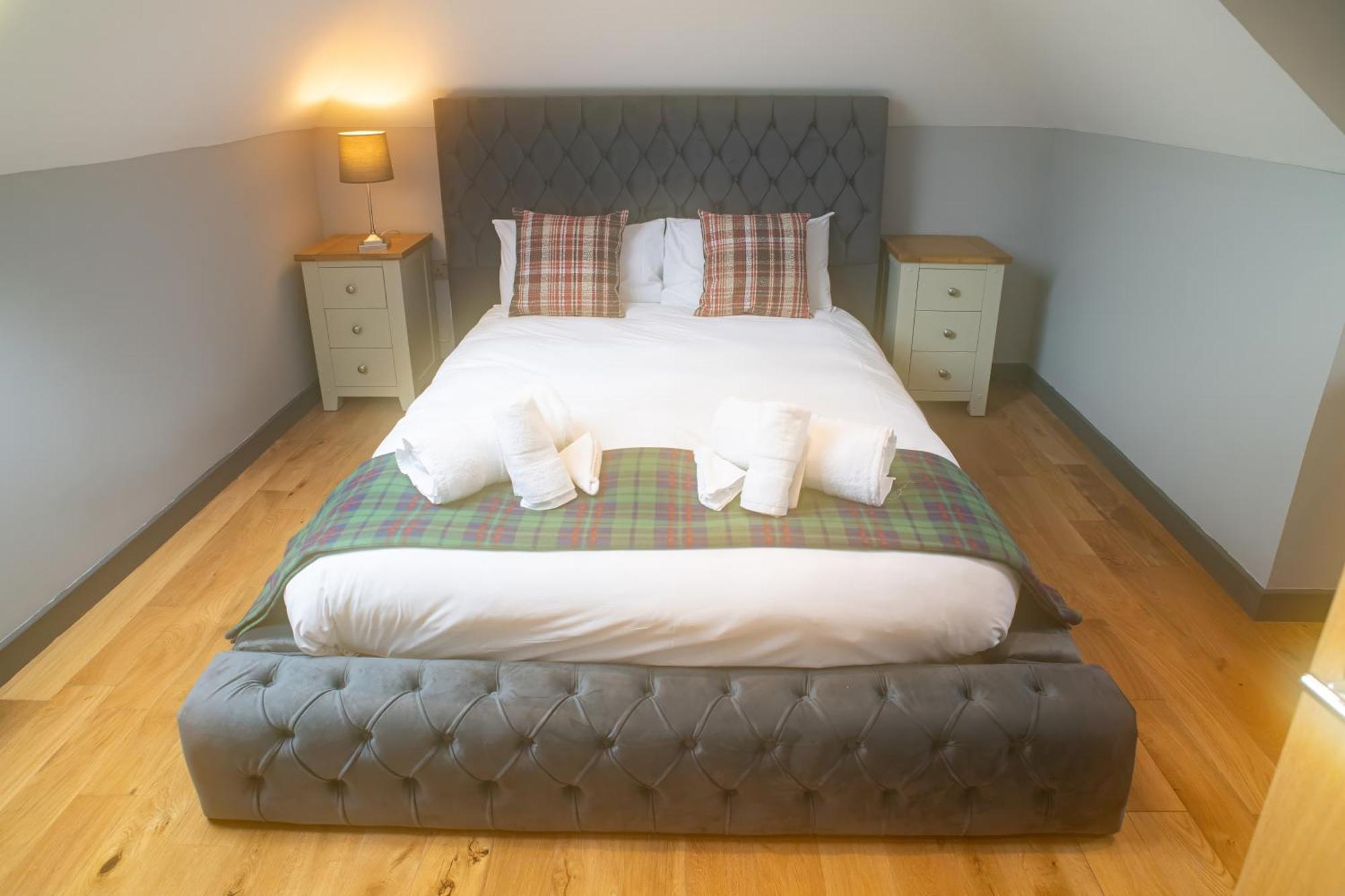 Luxury 4 Bedroom Cottage With Stunning Views Near Fairy Pools! Carbost  Exterior photo