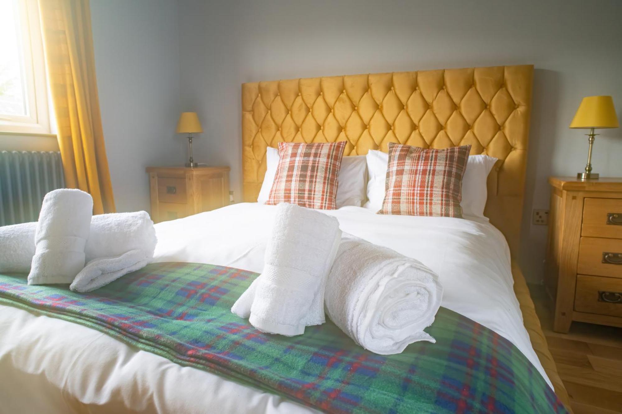 Luxury 4 Bedroom Cottage With Stunning Views Near Fairy Pools! Carbost  Exterior photo