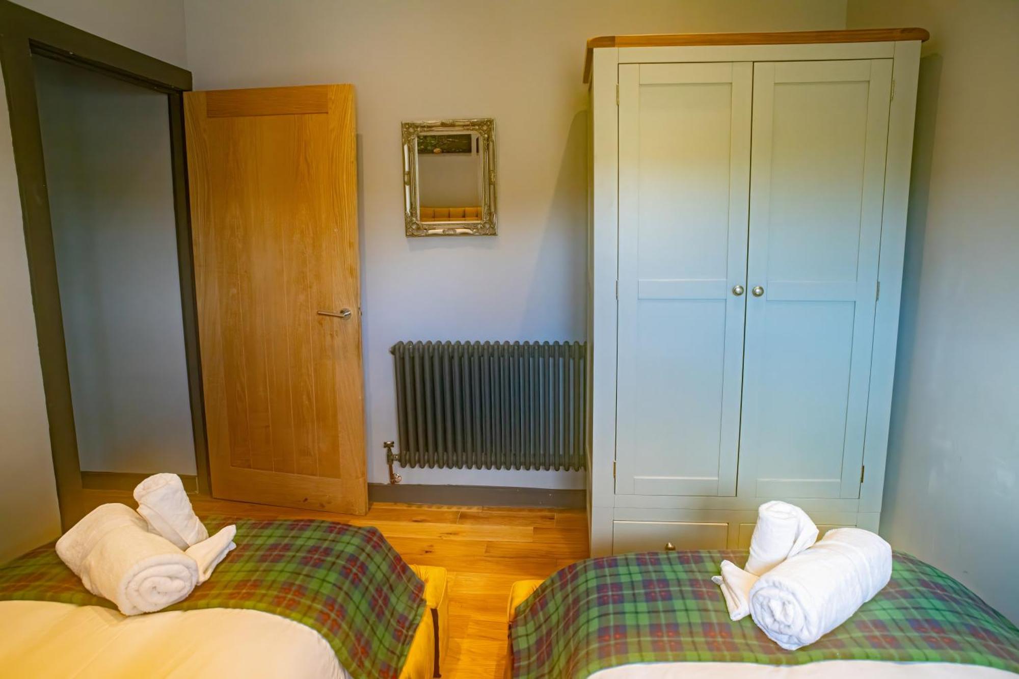 Luxury 4 Bedroom Cottage With Stunning Views Near Fairy Pools! Carbost  Exterior photo