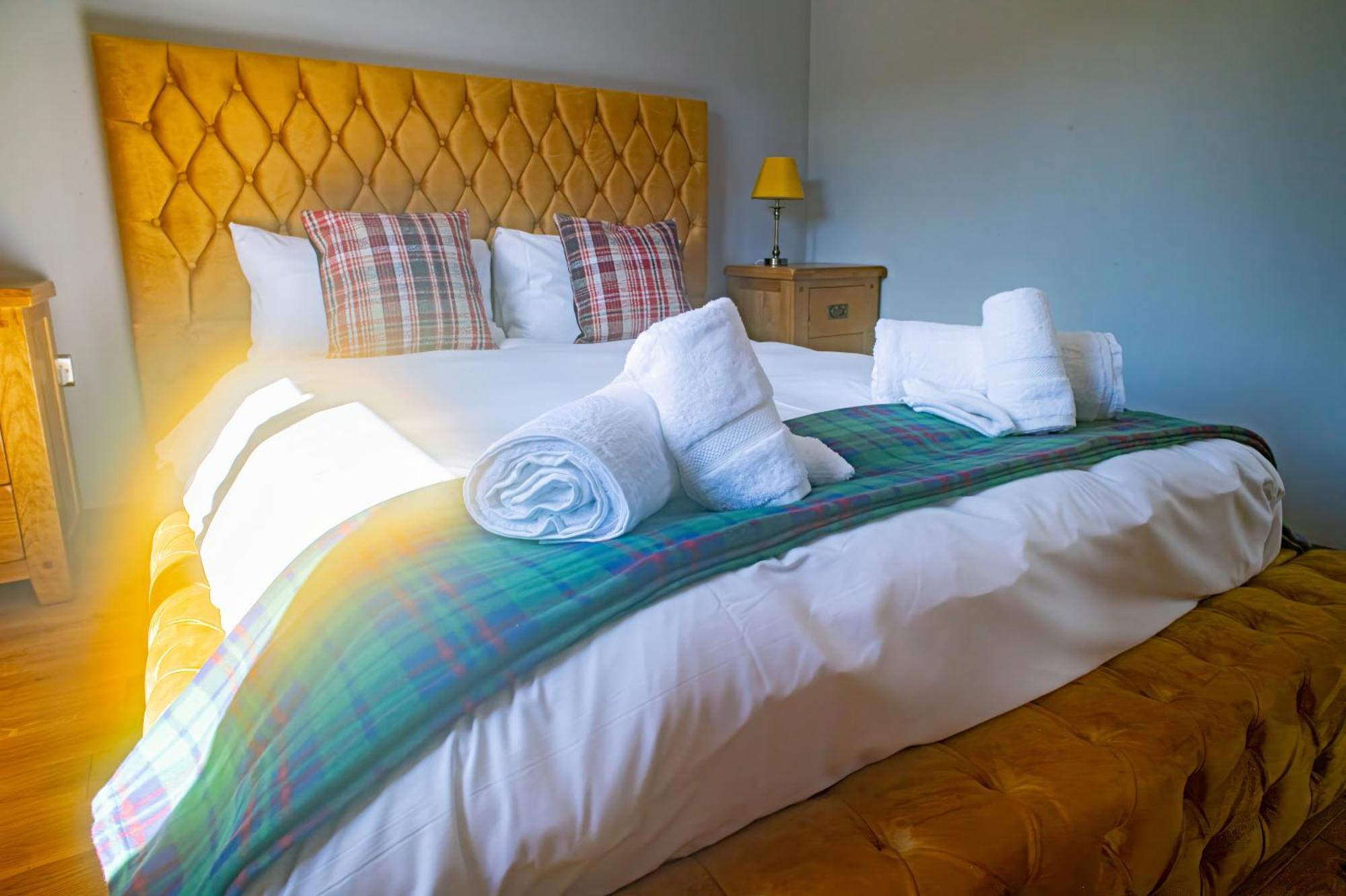 Luxury 4 Bedroom Cottage With Stunning Views Near Fairy Pools! Carbost  Exterior photo